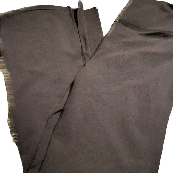 Move Theory size small workout pants poly/spandex blend excellent condition - Picture 2 of 2